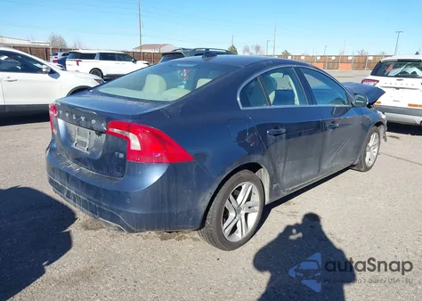 2015 Volvo S60 T5 Premier z USA, uszkodzony, nr VIN YV140MFK4F1355767